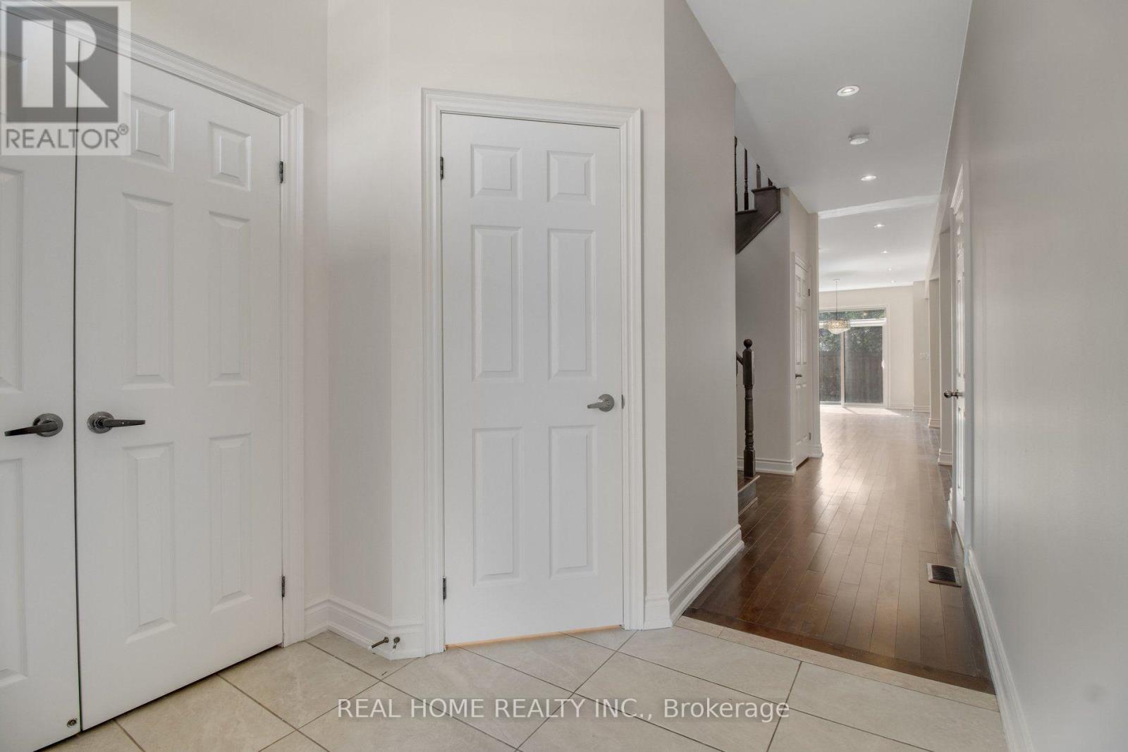 490 Rita's Avenue, Newmarket, Ontario  L3X 2M8 - Photo 4 - N13648066