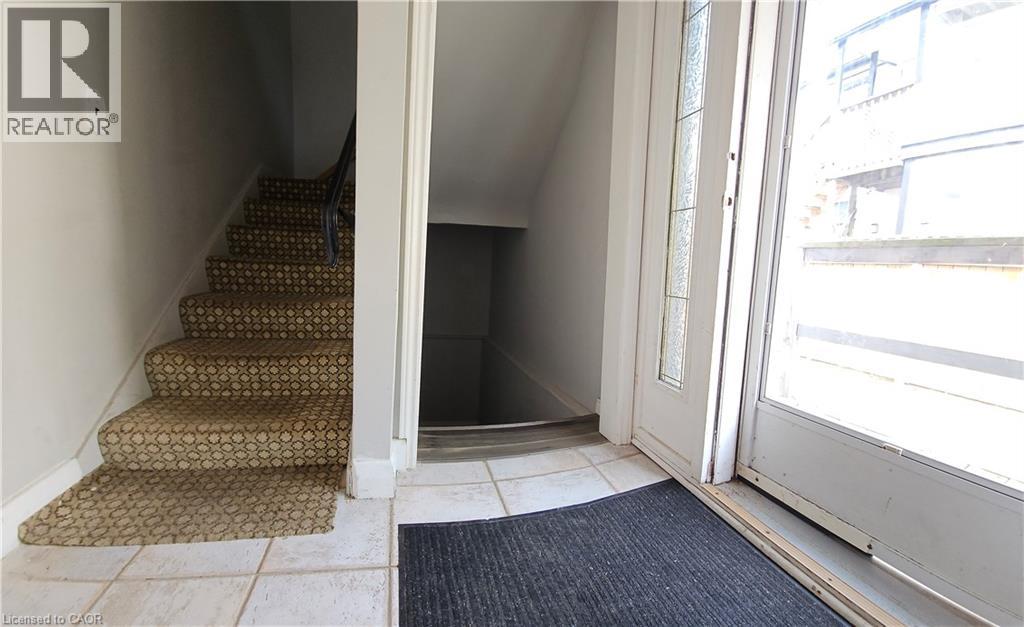 9 Don Street Unit# Upper, Hamilton, Ontario  L9H 4N8 - Photo 3 - 40836521