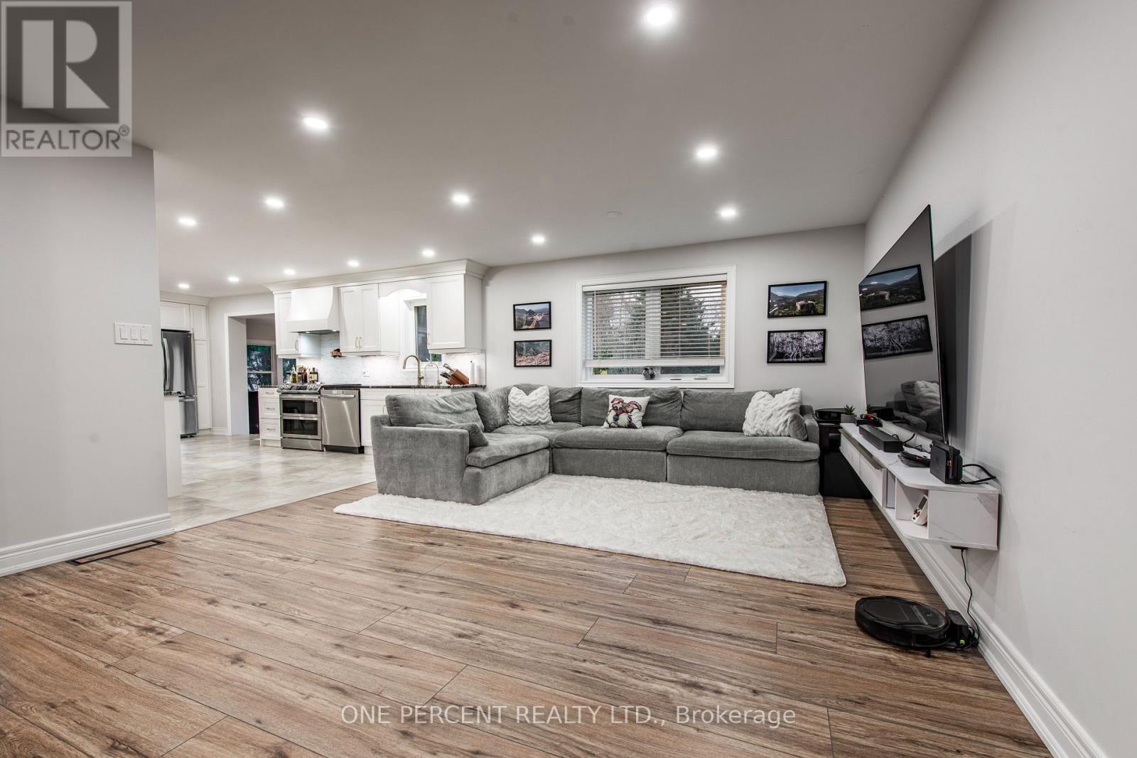8 Cardwell Court, Adjala-Tosorontio, Ontario  L0G 1W0 - Photo 5 - N13586584