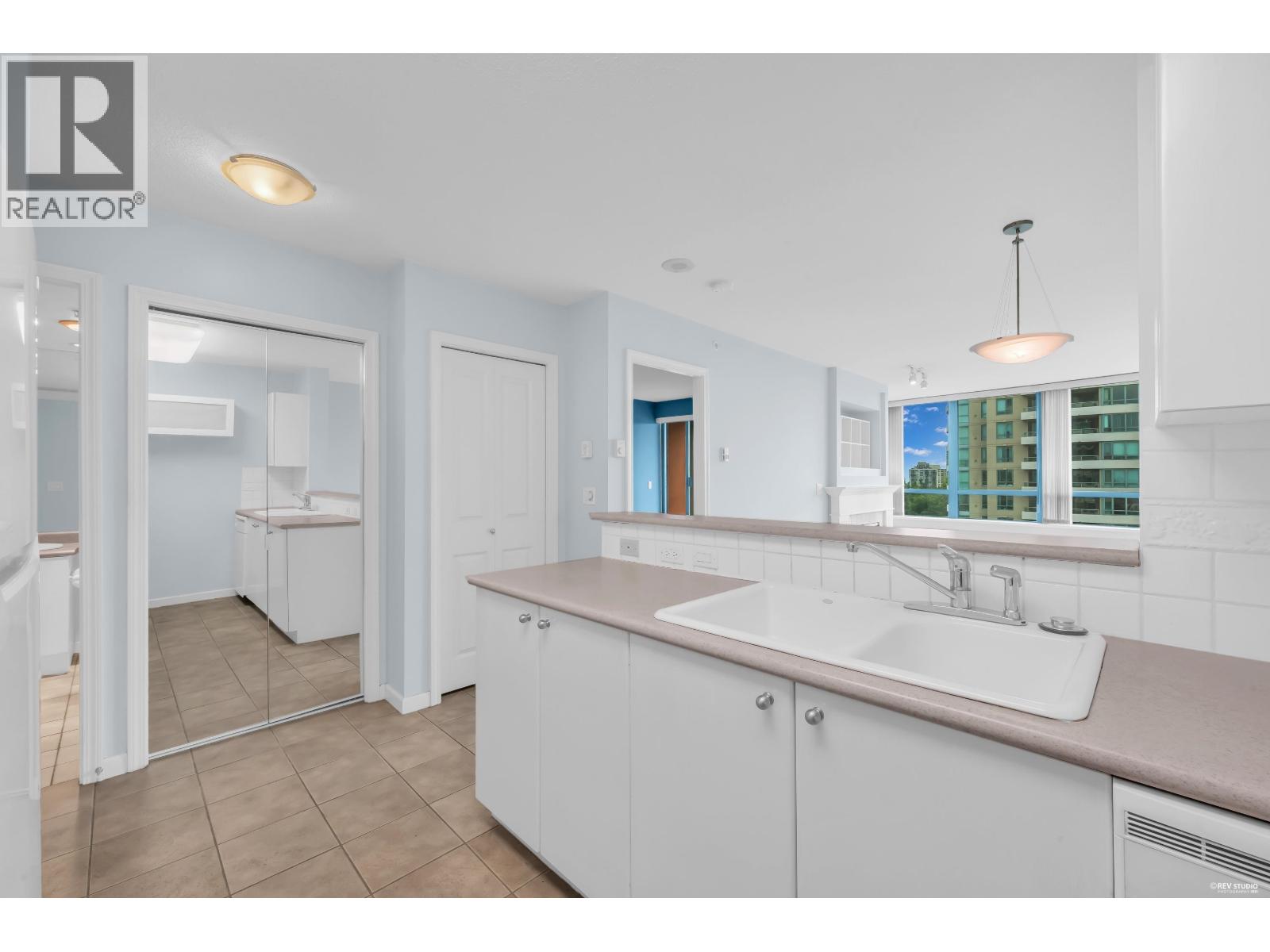802 6611 Outhoaks Court, Burnaby, British Columbia  V5E 4L5 - Photo 11 - R3153611