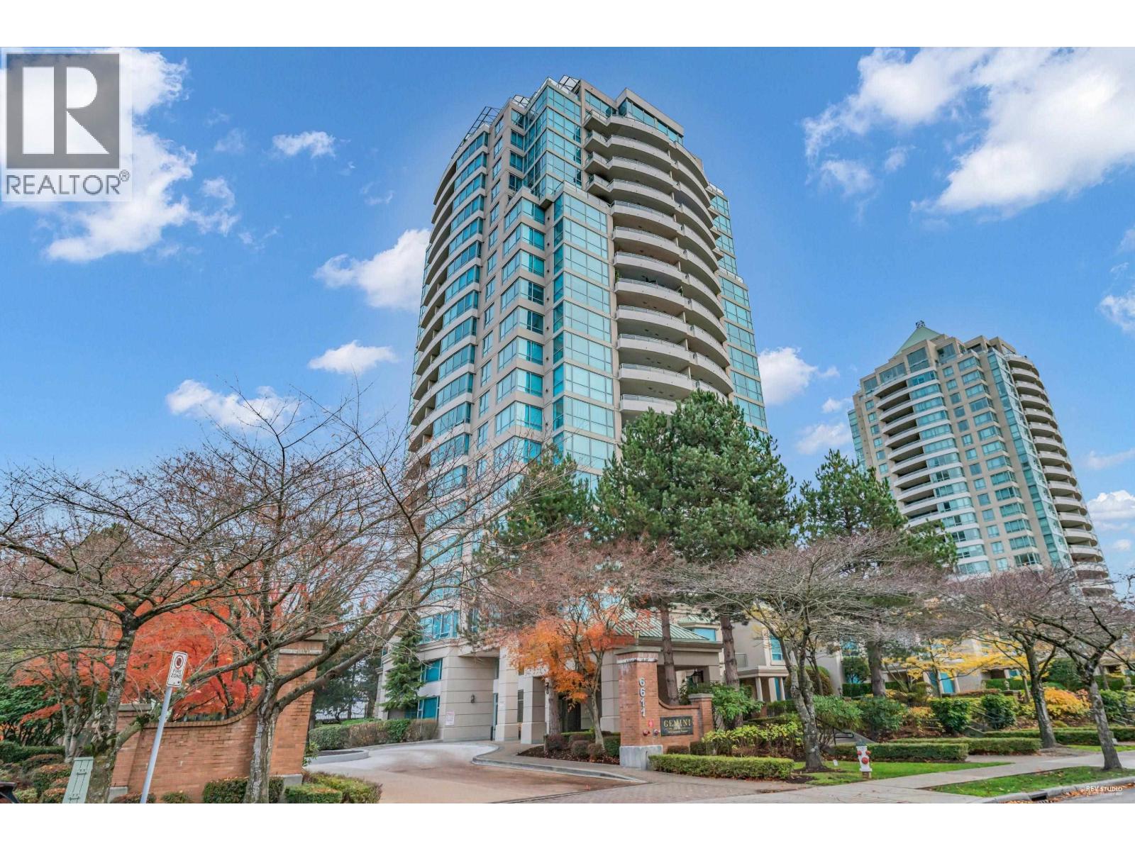 802 6611 OUTHOAKS COURT, Burnaby, British Columbia