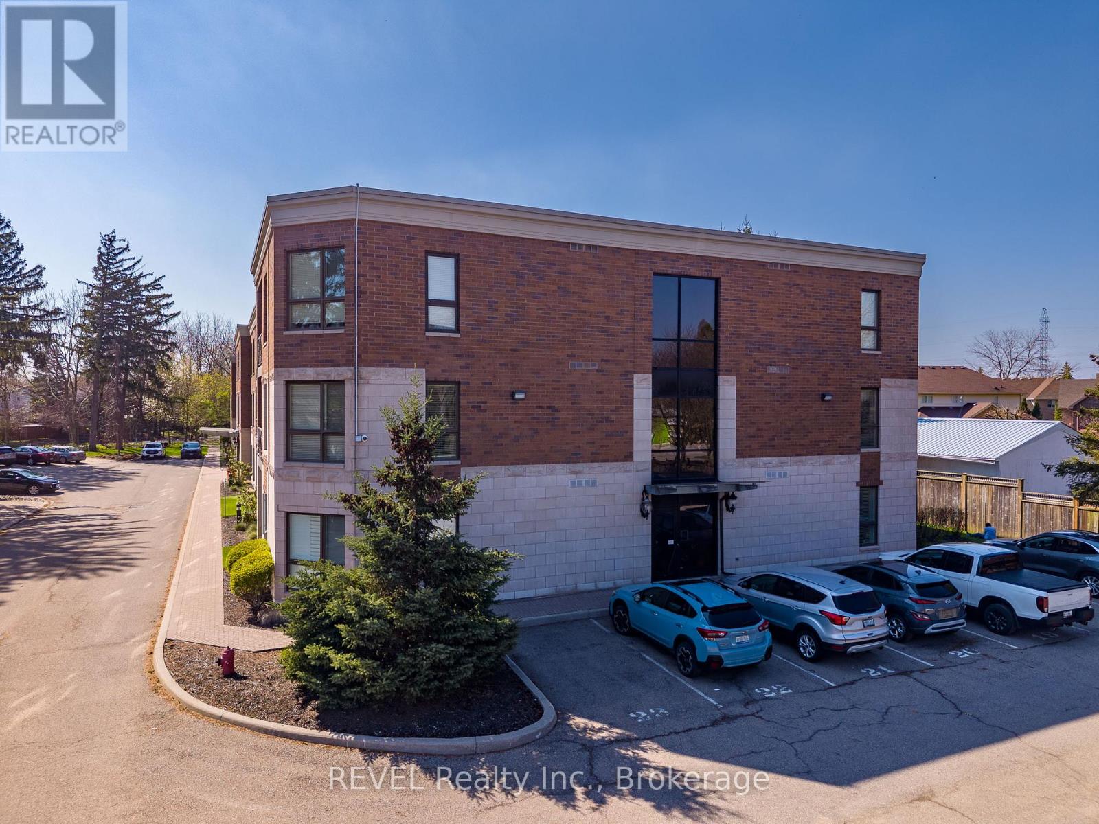212 - 2799 St. Paul Avenue, Niagara Falls, Ontario  L2J 2L3 - Photo 2 - X13648234