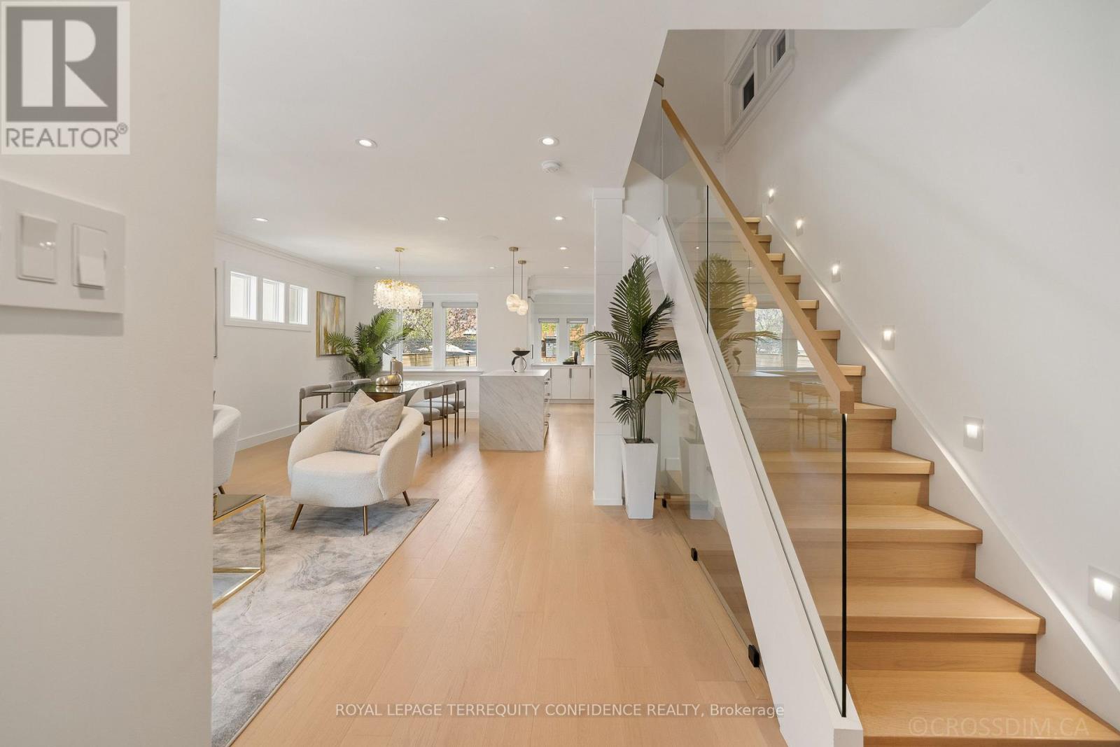 68 Cranbrooke Avenue, Toronto, Ontario  M5M 1M4 - Photo 2 - C13648230