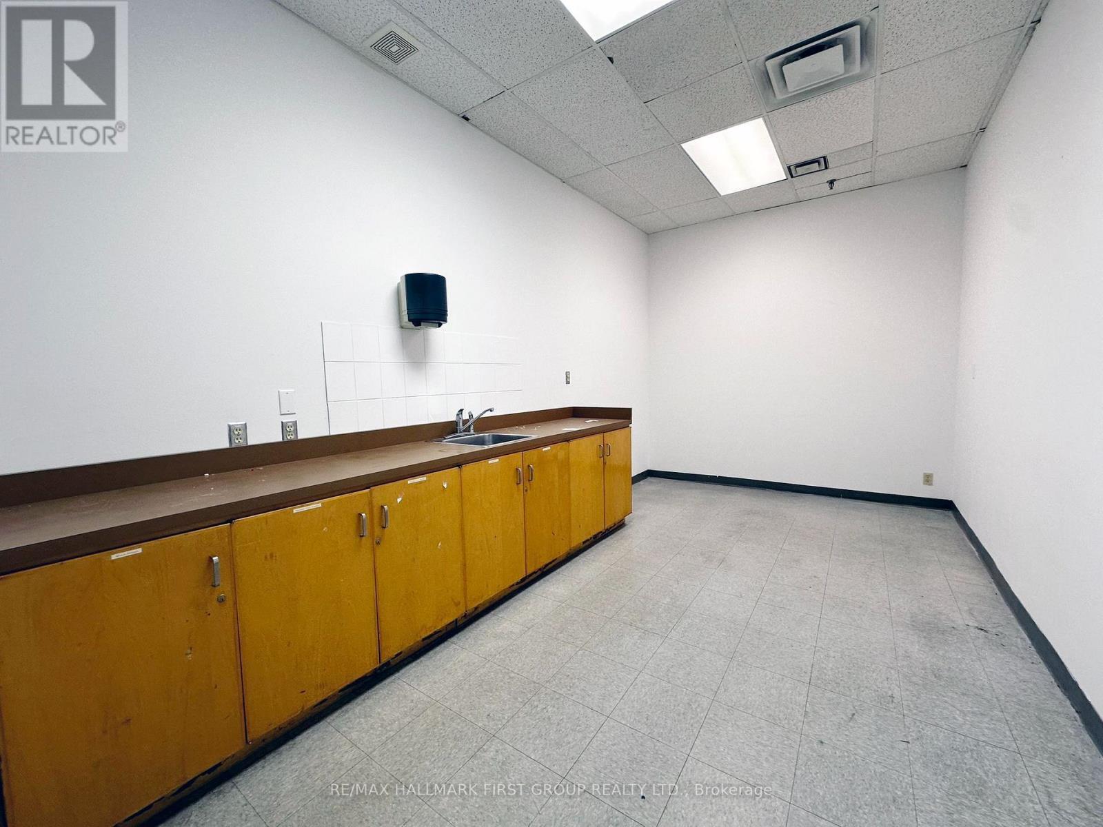 5 - 126 Commercial Avenue, Ajax, Ontario  L1S 2H5 - Photo 4 - E13648256
