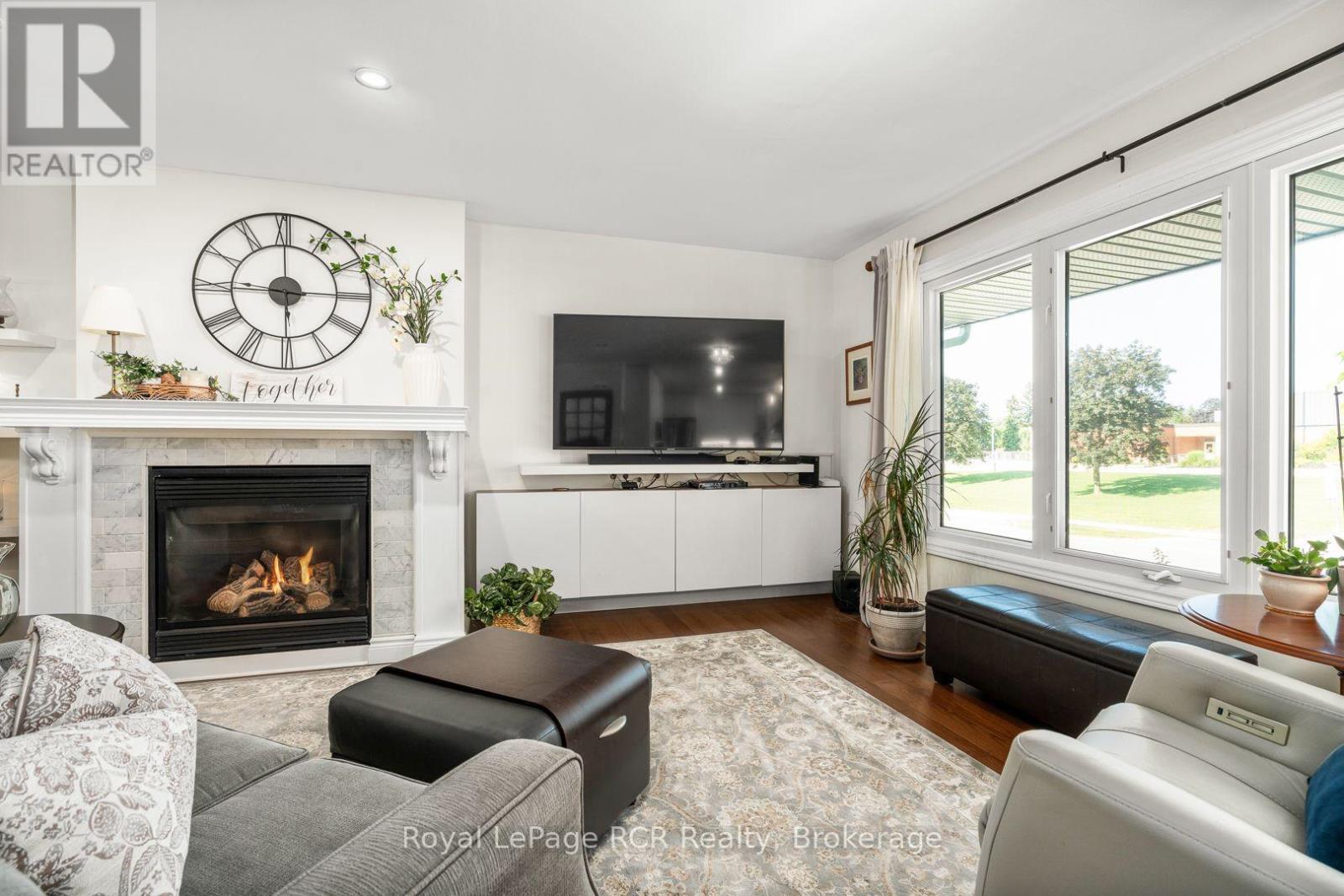 142 12th Avenue, Hanover, Ontario  N4N 2S7 - Photo 13 - X13648240