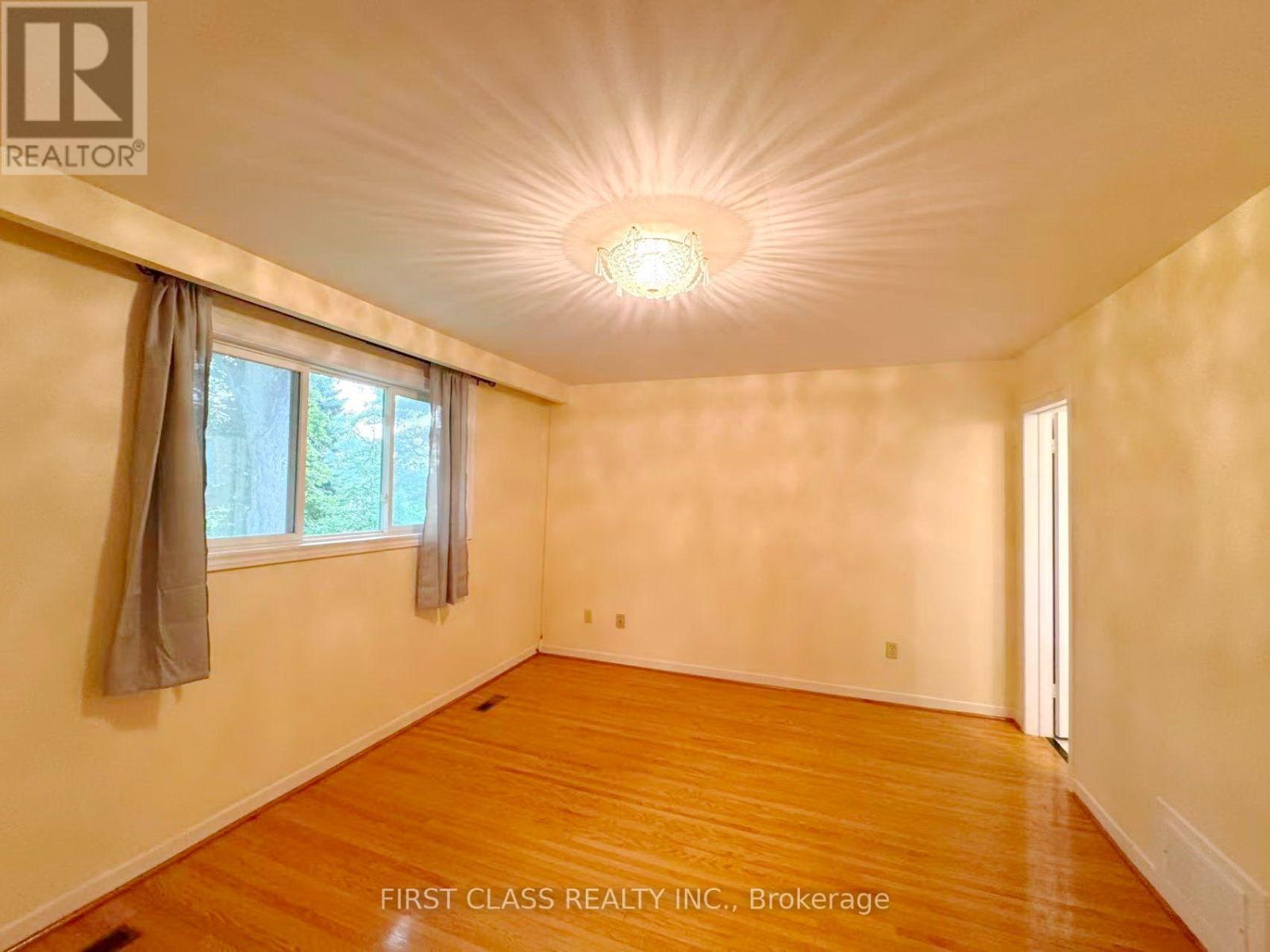 Upper - 1353 Myron Drive, Mississauga, Ontario  L5E 2N5 - Photo 19 - W13648236