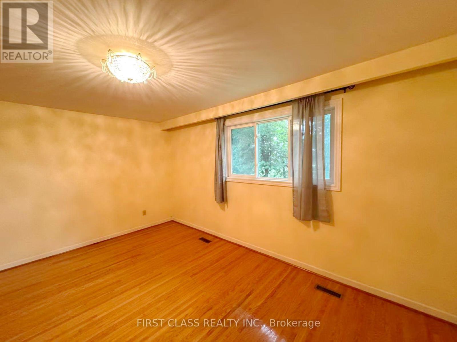 Upper - 1353 Myron Drive, Mississauga, Ontario  L5E 2N5 - Photo 20 - W13648236