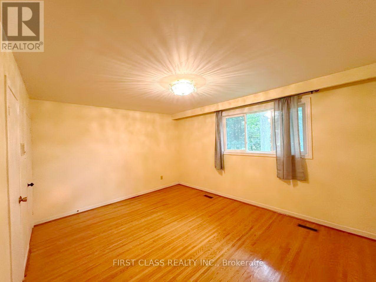 Upper - 1353 Myron Drive, Mississauga, Ontario  L5E 2N5 - Photo 21 - W13648236