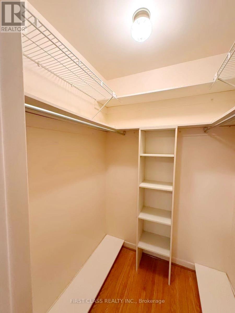 Upper - 1353 Myron Drive, Mississauga, Ontario  L5E 2N5 - Photo 22 - W13648236
