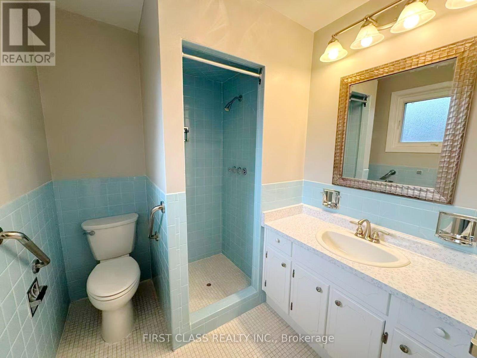 Upper - 1353 Myron Drive, Mississauga, Ontario  L5E 2N5 - Photo 23 - W13648236