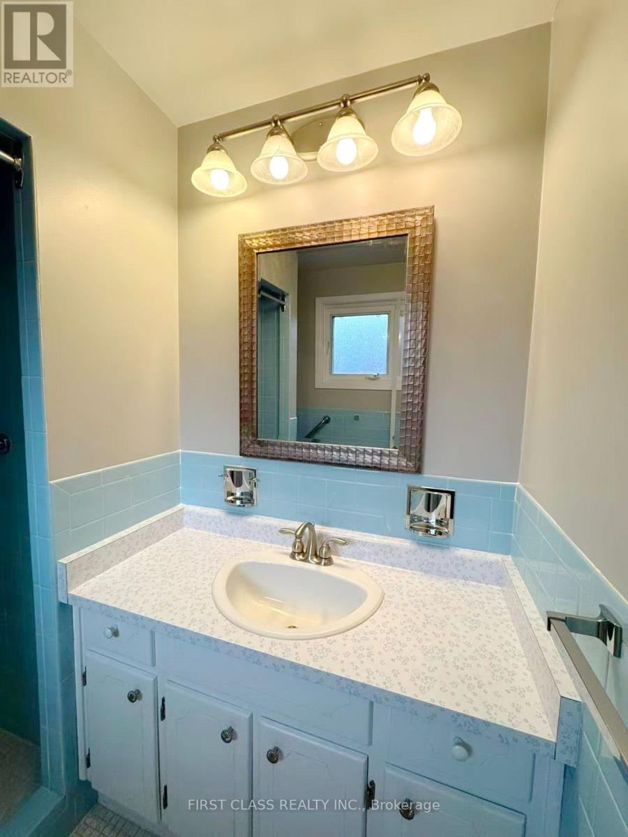 Upper - 1353 Myron Drive, Mississauga, Ontario  L5E 2N5 - Photo 24 - W13648236