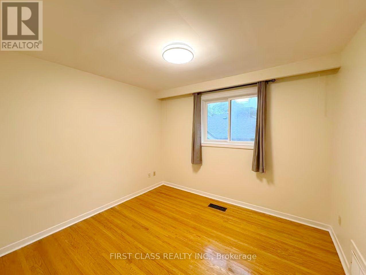 Upper - 1353 Myron Drive, Mississauga, Ontario  L5E 2N5 - Photo 25 - W13648236
