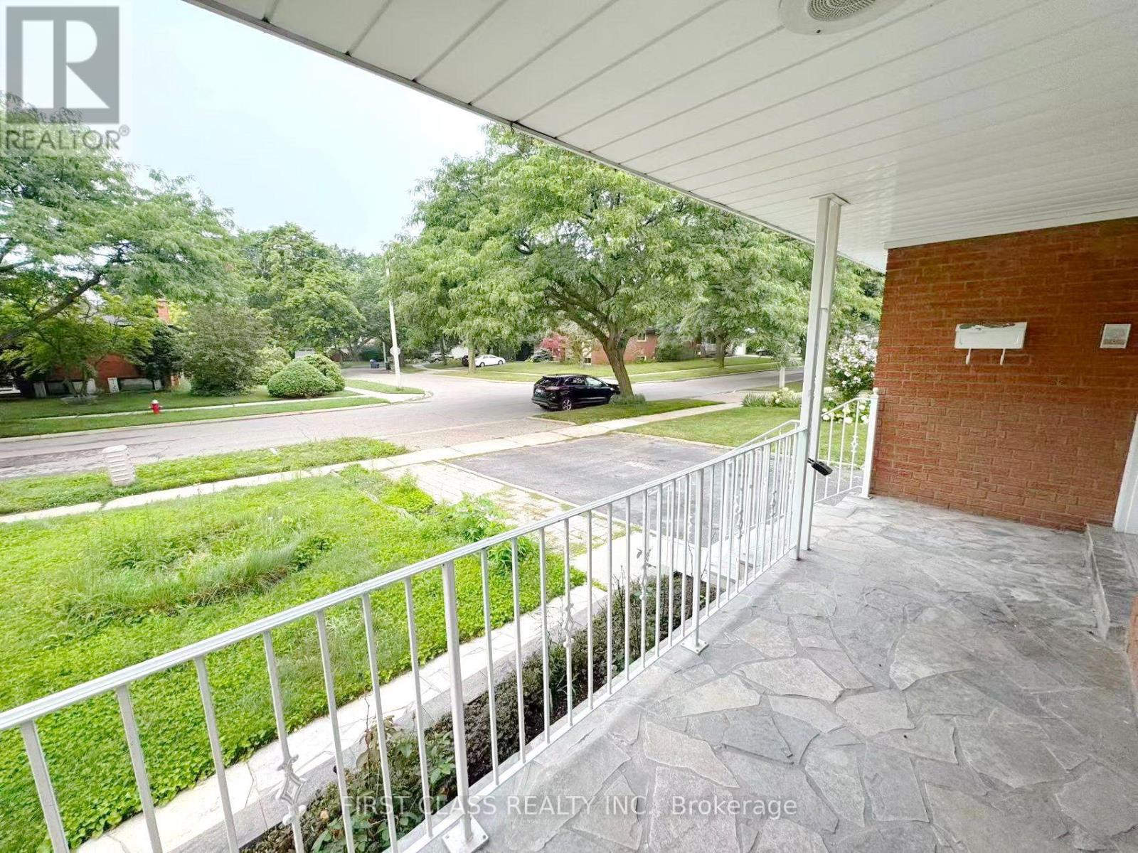 Upper - 1353 Myron Drive, Mississauga, Ontario  L5E 2N5 - Photo 3 - W13648236