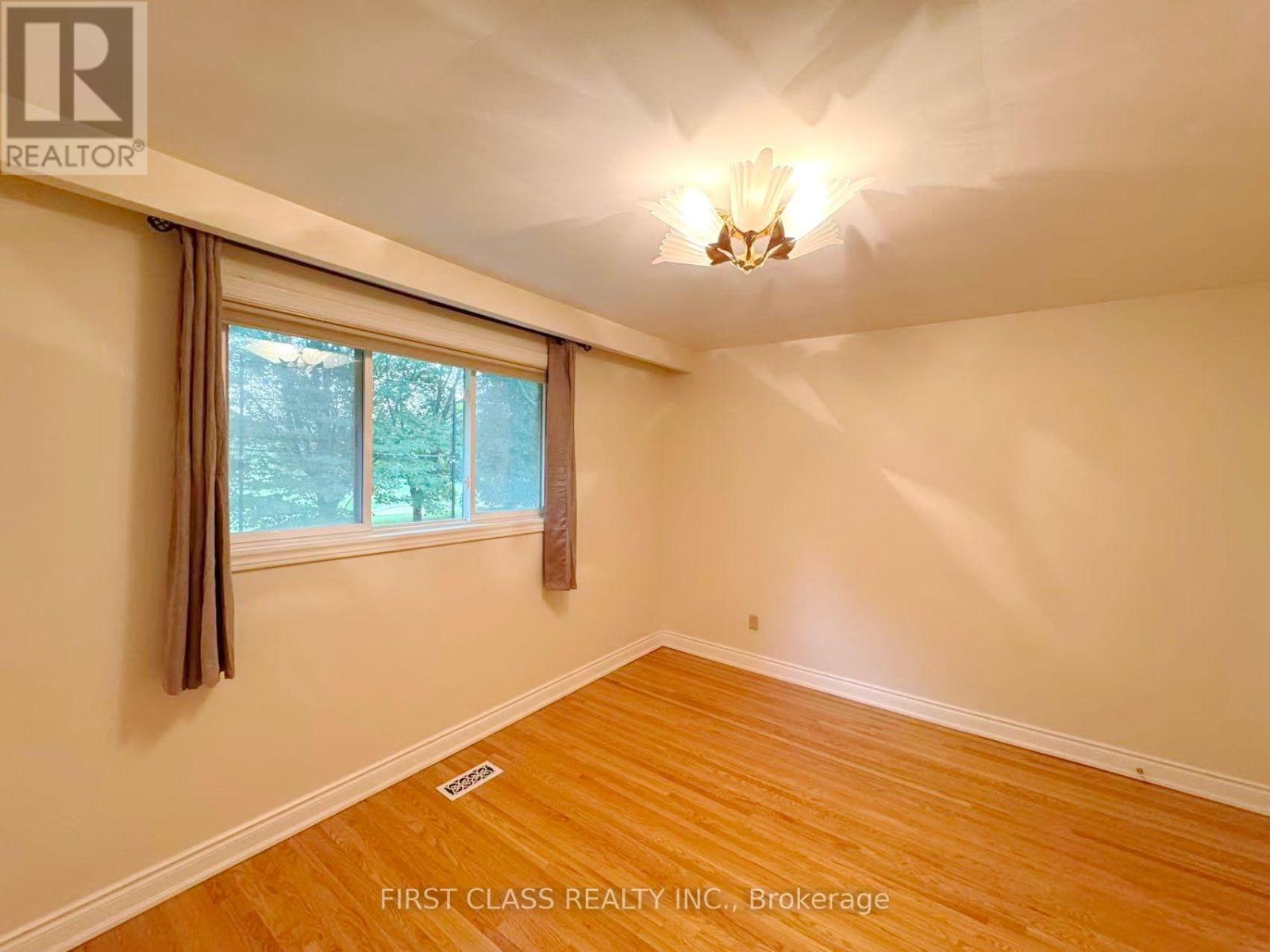 Upper - 1353 Myron Drive, Mississauga, Ontario  L5E 2N5 - Photo 31 - W13648236