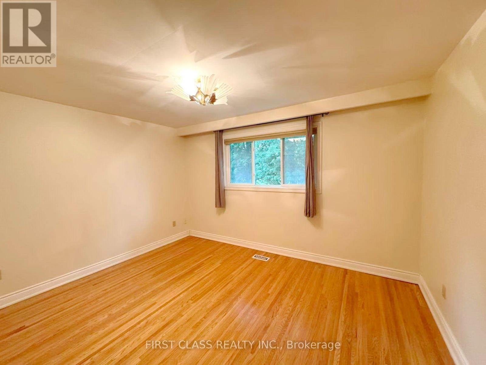 Upper - 1353 Myron Drive, Mississauga, Ontario  L5E 2N5 - Photo 32 - W13648236