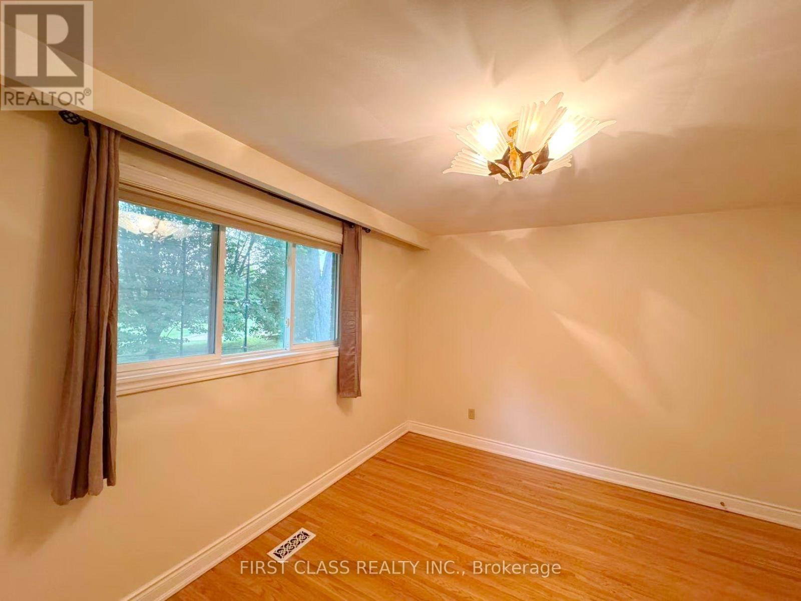 Upper - 1353 Myron Drive, Mississauga, Ontario  L5E 2N5 - Photo 33 - W13648236