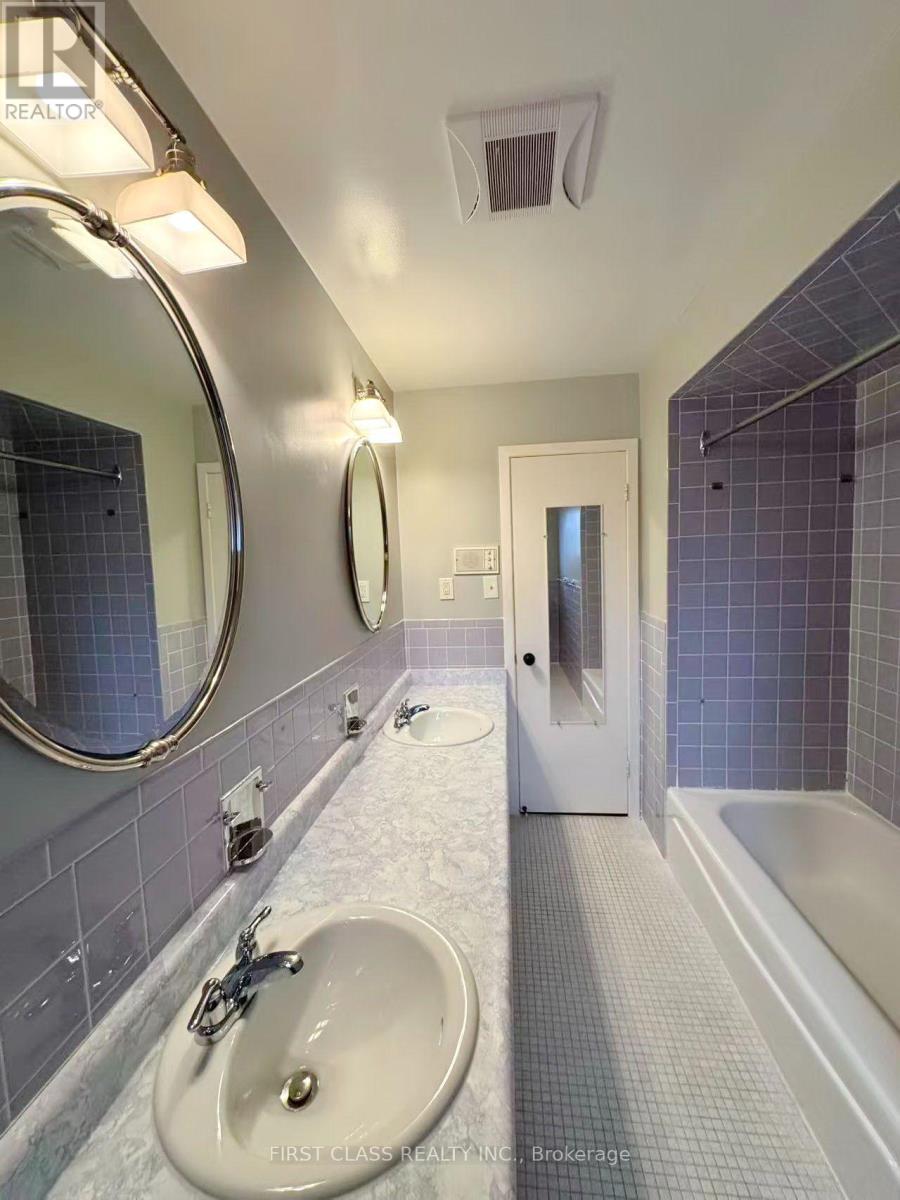 Upper - 1353 Myron Drive, Mississauga, Ontario  L5E 2N5 - Photo 36 - W13648236