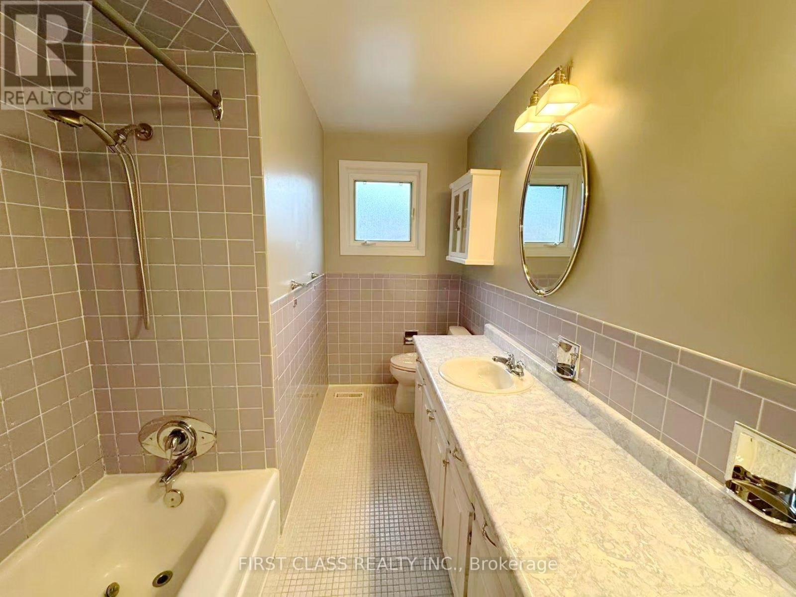 Upper - 1353 Myron Drive, Mississauga, Ontario  L5E 2N5 - Photo 37 - W13648236