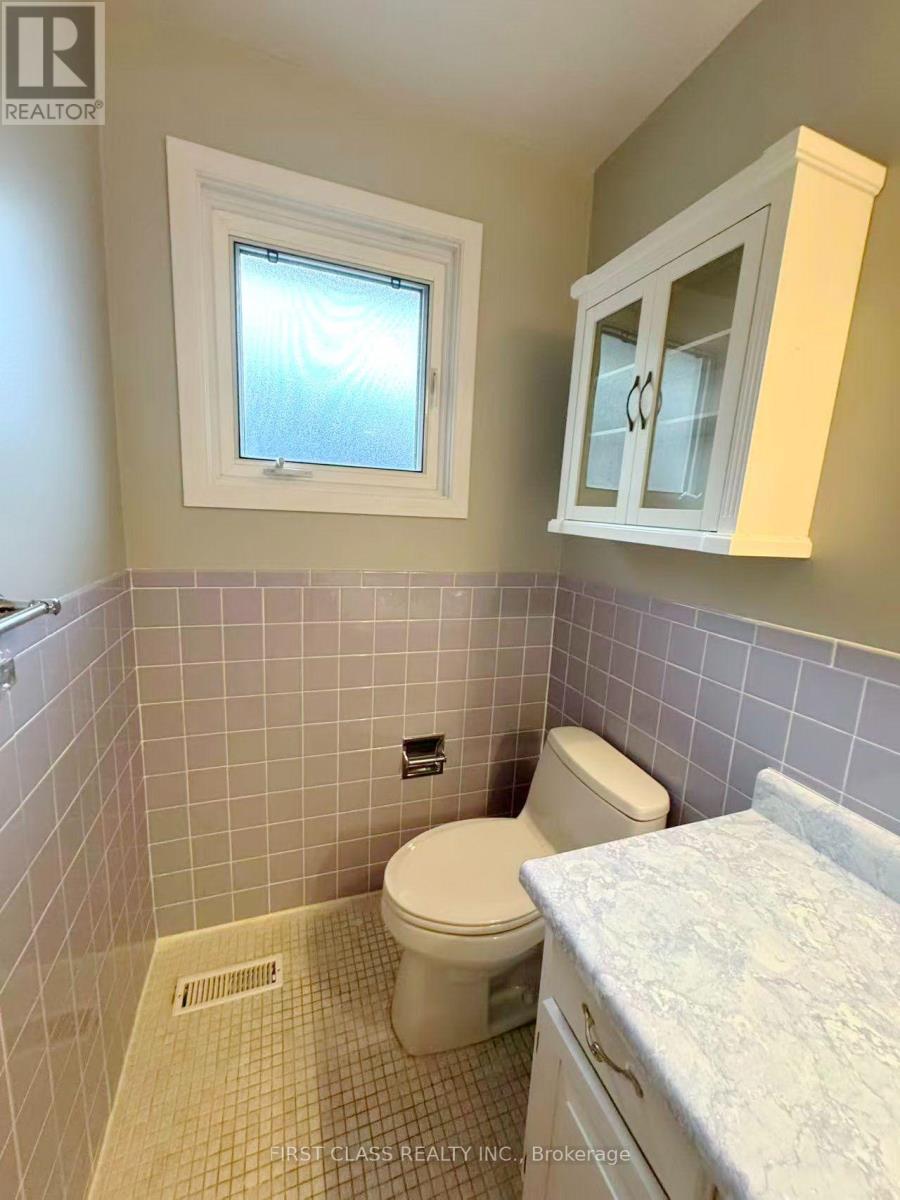 Upper - 1353 Myron Drive, Mississauga, Ontario  L5E 2N5 - Photo 38 - W13648236