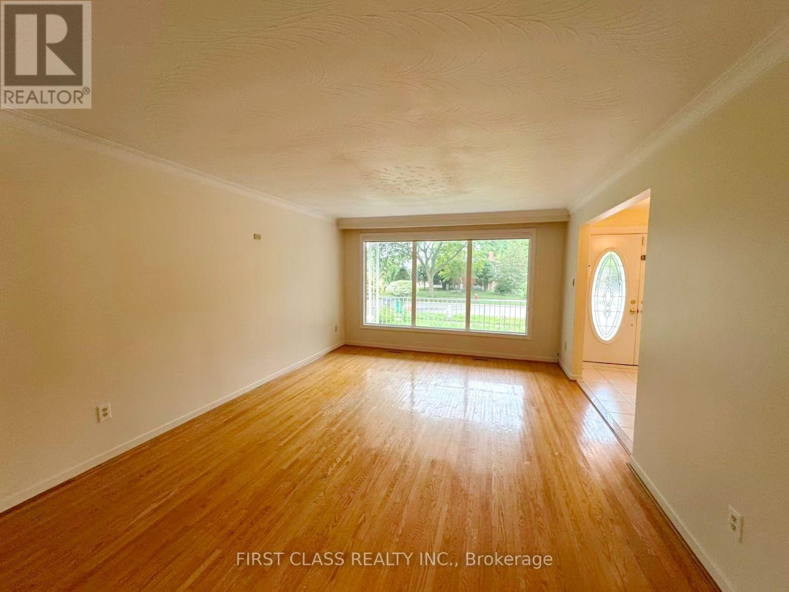 Upper - 1353 Myron Drive, Mississauga, Ontario  L5E 2N5 - Photo 7 - W13648236