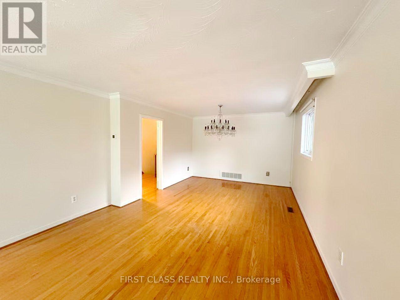 Upper - 1353 Myron Drive, Mississauga, Ontario  L5E 2N5 - Photo 8 - W13648236