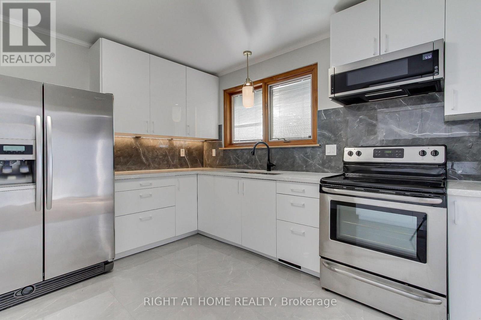 1715 Oberon Crescent, Mississauga, Ontario  L4X 2K7 - Photo 17 - W13648246