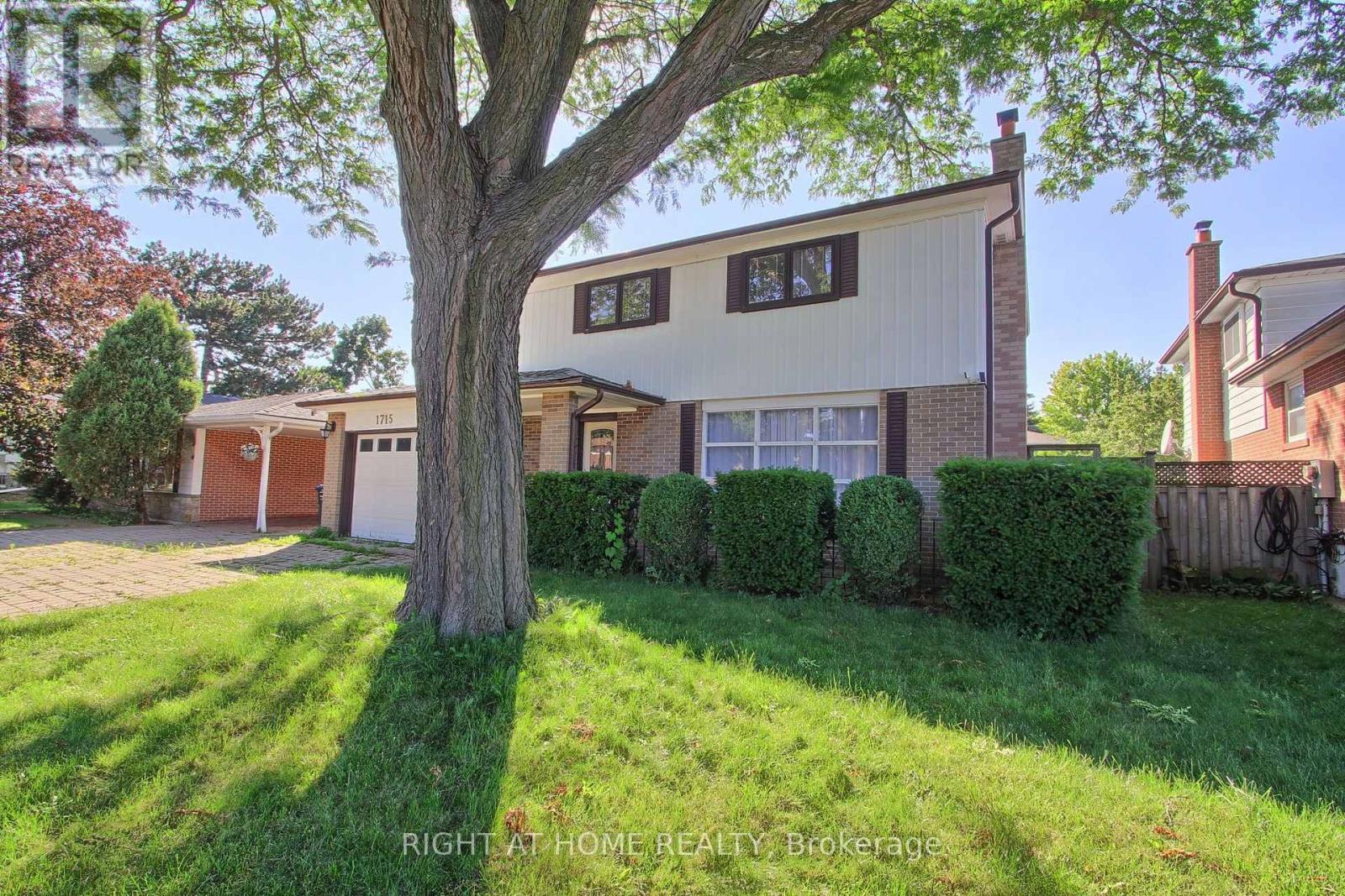 1715 Oberon Crescent, Mississauga, Ontario  L4X 2K7 - Photo 3 - W13648246