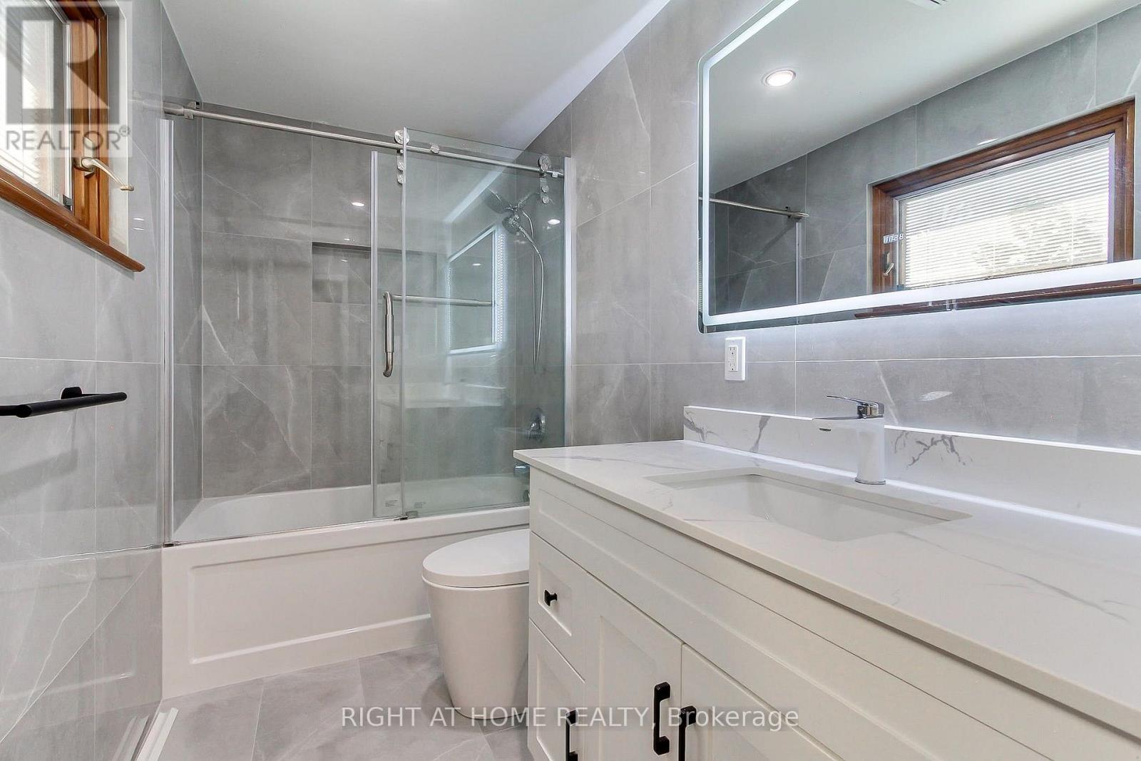 1715 Oberon Crescent, Mississauga, Ontario  L4X 2K7 - Photo 32 - W13648246