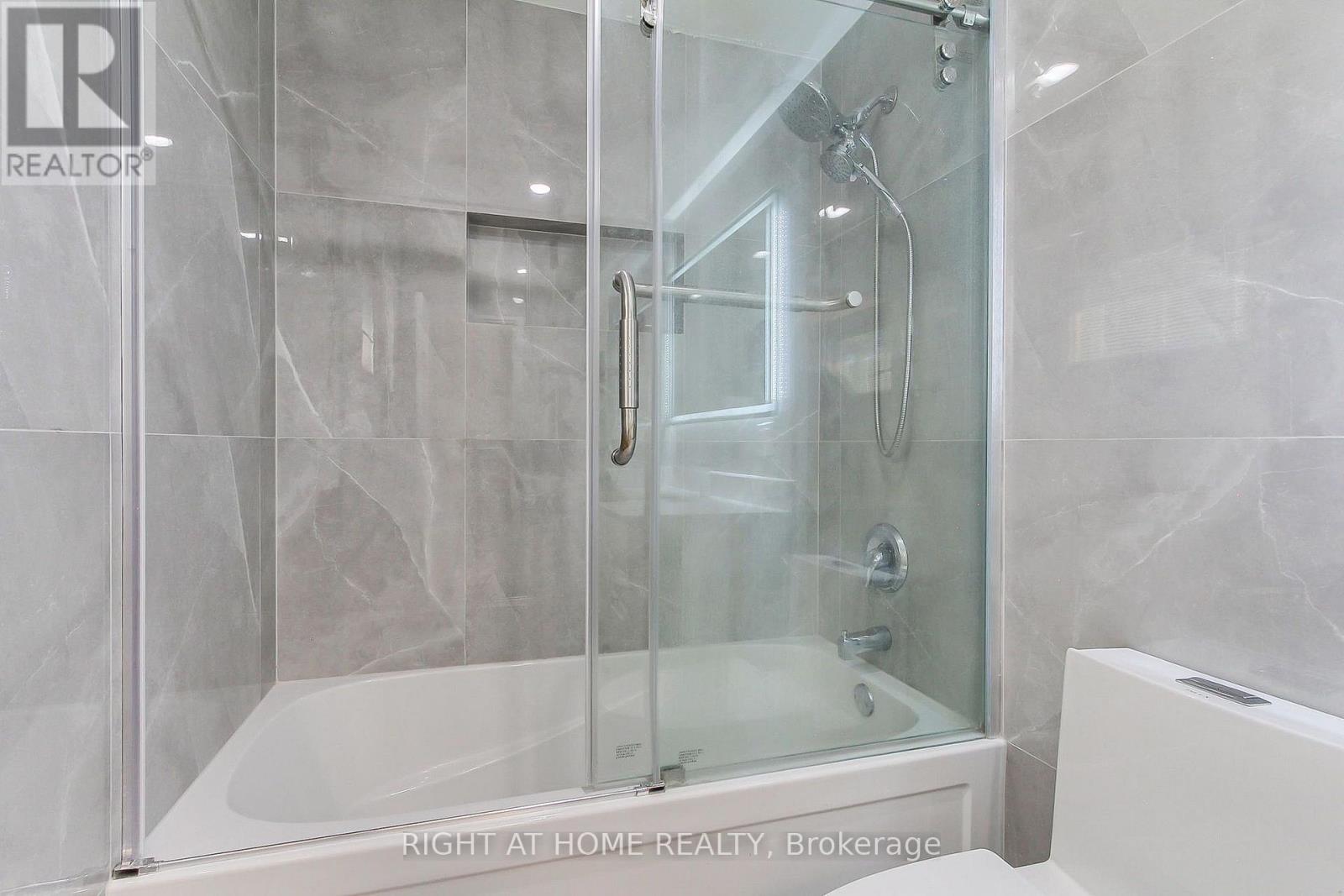 1715 Oberon Crescent, Mississauga, Ontario  L4X 2K7 - Photo 33 - W13648246