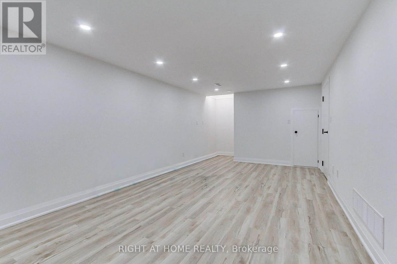 1715 Oberon Crescent, Mississauga, Ontario  L4X 2K7 - Photo 35 - W13648246