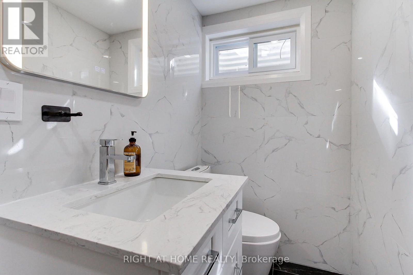 1715 Oberon Crescent, Mississauga, Ontario  L4X 2K7 - Photo 37 - W13648246