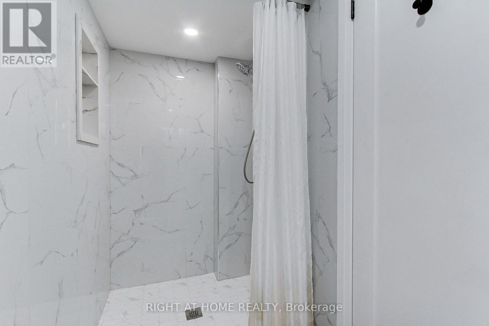 1715 Oberon Crescent, Mississauga, Ontario  L4X 2K7 - Photo 38 - W13648246