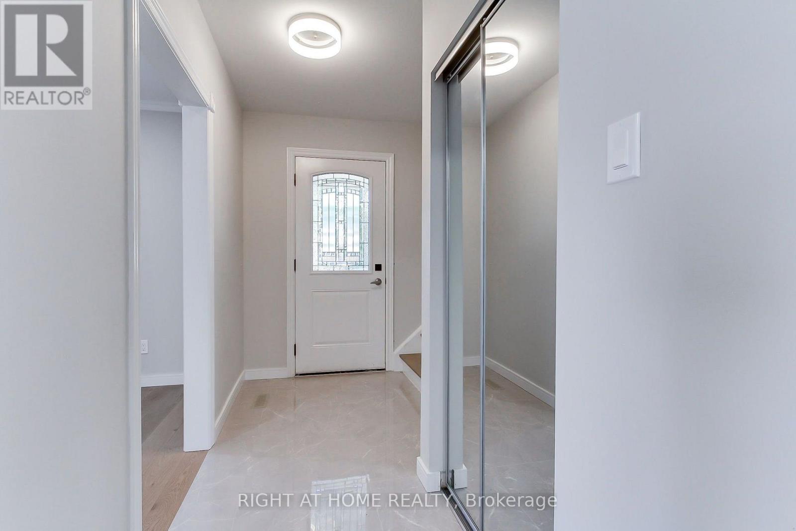 1715 Oberon Crescent, Mississauga, Ontario  L4X 2K7 - Photo 6 - W13648246