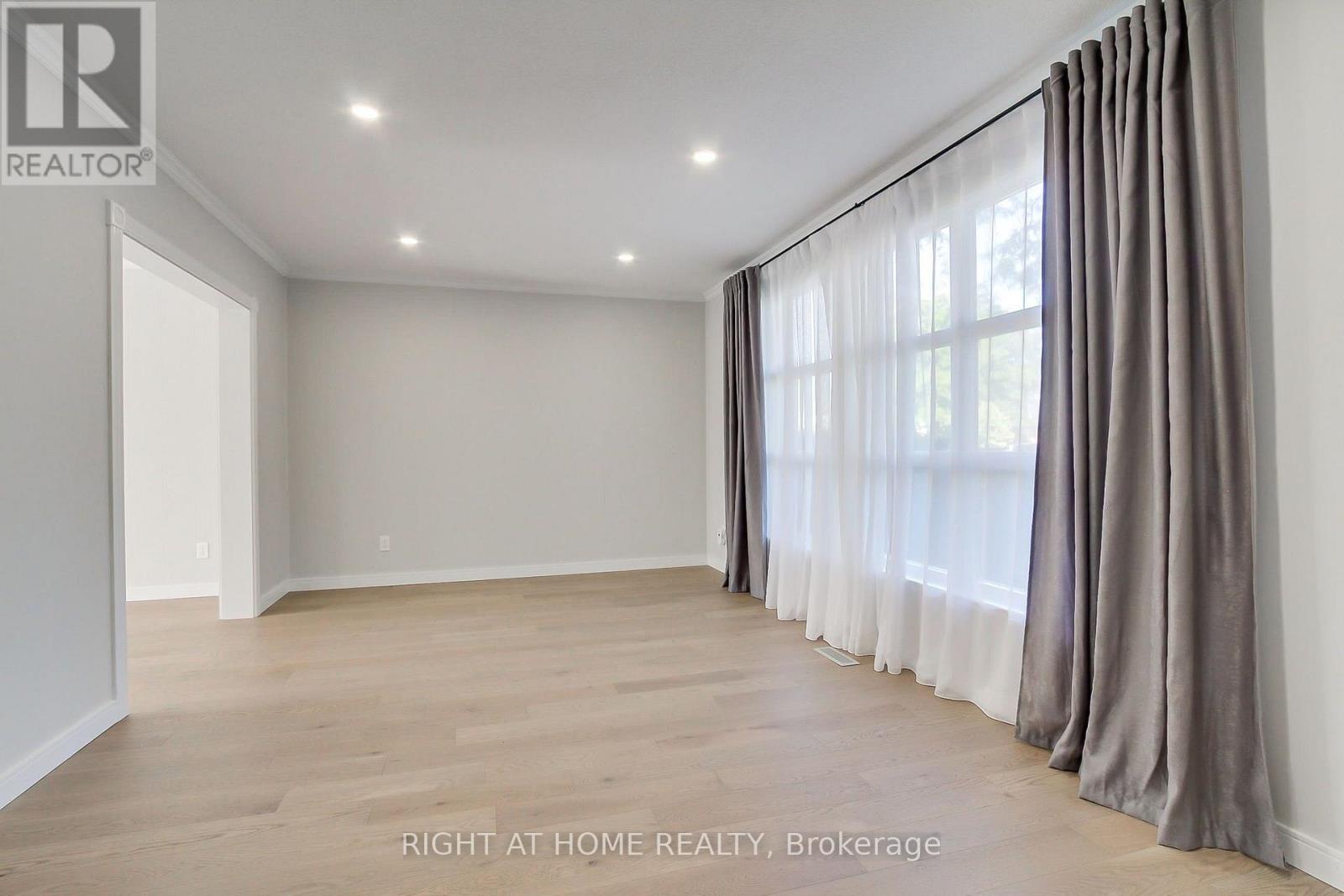 1715 Oberon Crescent, Mississauga, Ontario  L4X 2K7 - Photo 9 - W13648246
