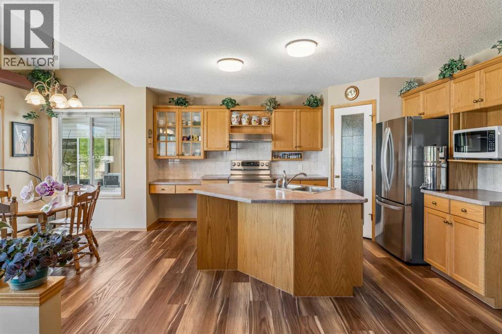 132 Hidden Ranch Crescent Nw, Calgary, Alberta  T3A 5W3 - Photo 7 - A2318654