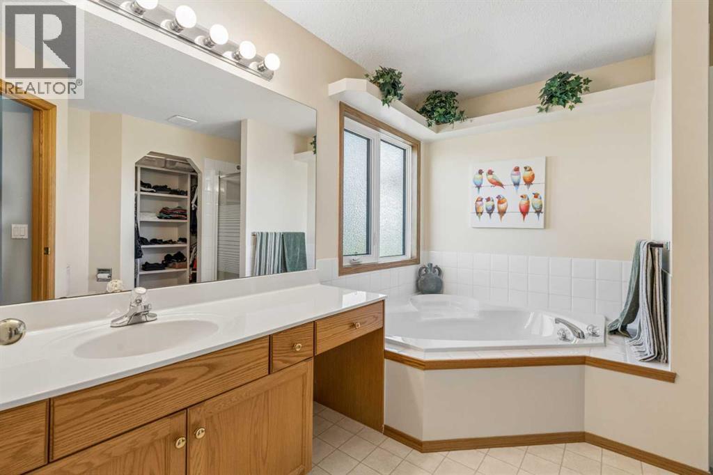 132 Hidden Ranch Crescent Nw, Calgary, Alberta  T3A 5W3 - Photo 17 - A2318654