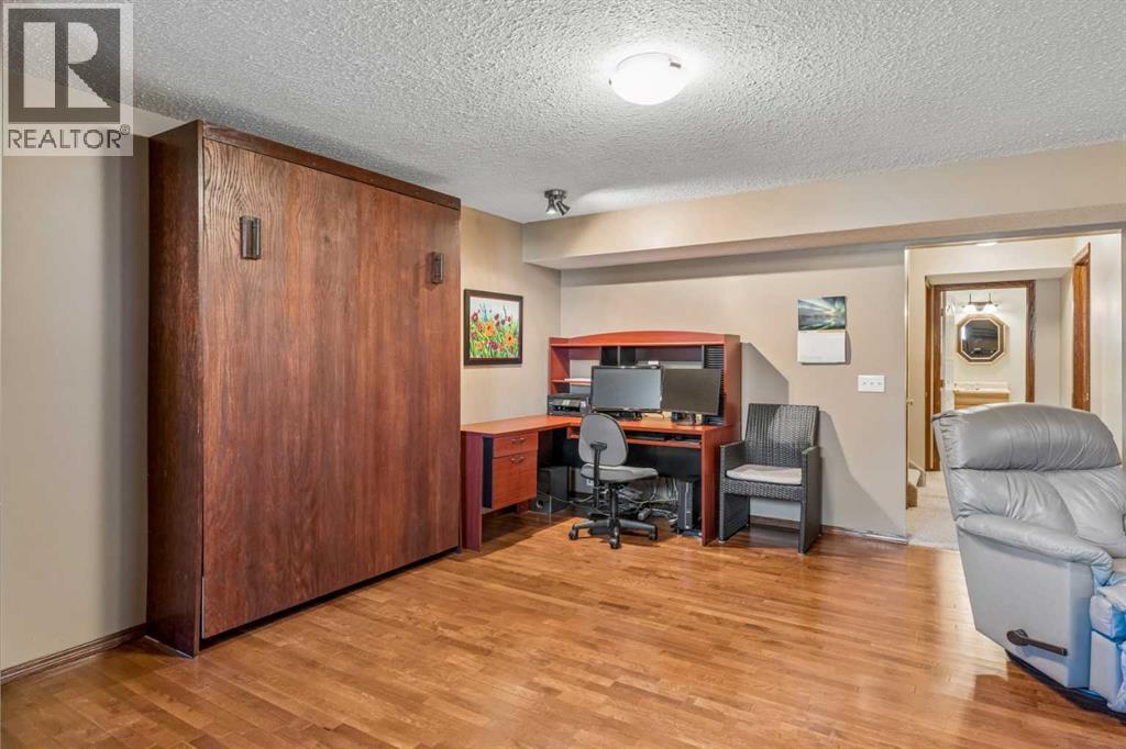 132 Hidden Ranch Crescent Nw, Calgary, Alberta  T3A 5W3 - Photo 30 - A2318654