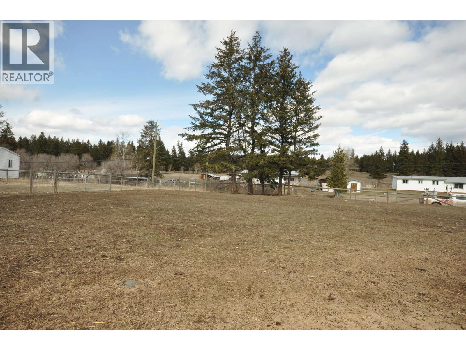 3238 Hinsche Road, 150 Mile House, British Columbia  V0K 2G0 - Photo 34 - R3105083