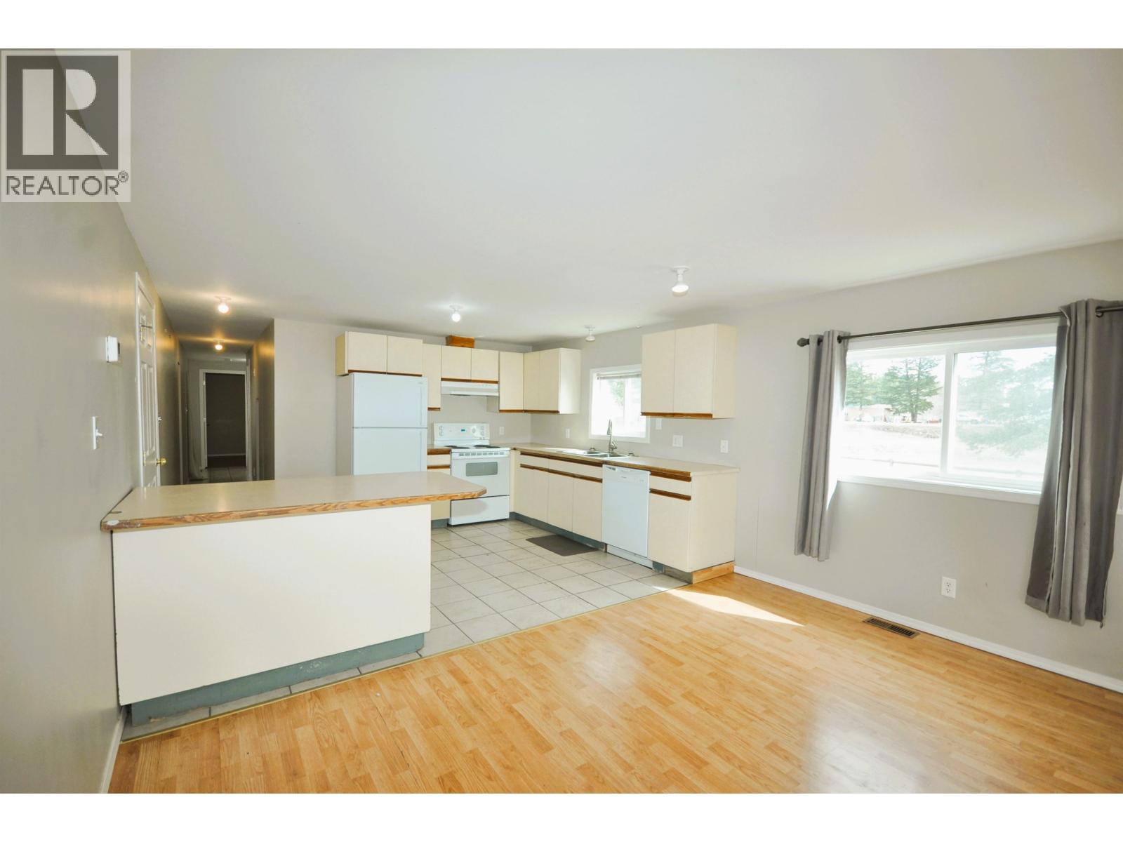 3238 Hinsche Road, 150 Mile House, British Columbia  V0K 2G0 - Photo 10 - R3105083