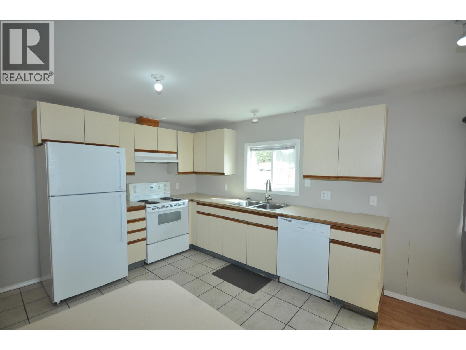 3238 Hinsche Road, 150 Mile House, British Columbia  V0K 2G0 - Photo 9 - R3105083
