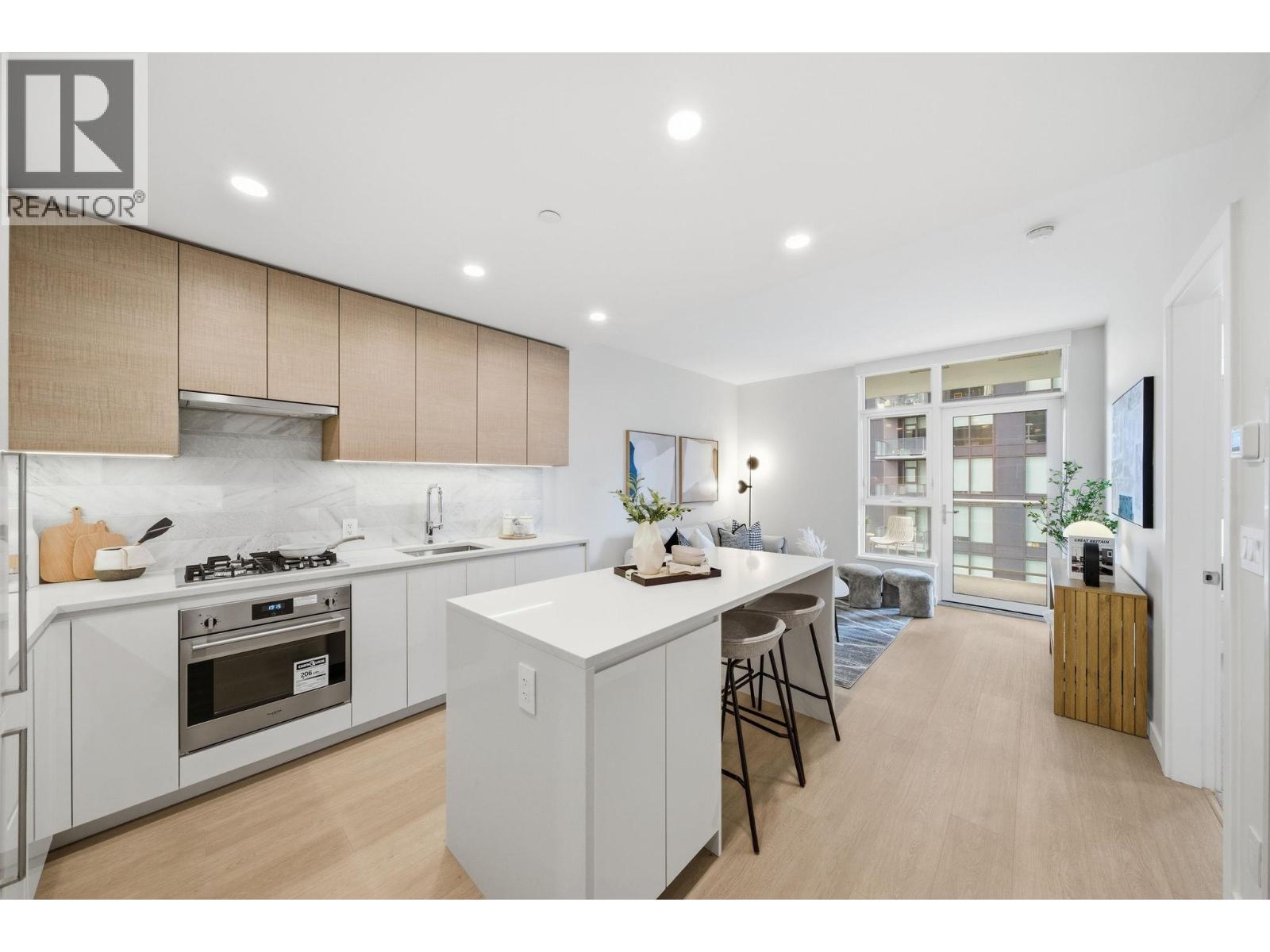1207 2186 Gilmore Avenue, Burnaby, British Columbia V5C 0N7 - Photo 2 - R3153626