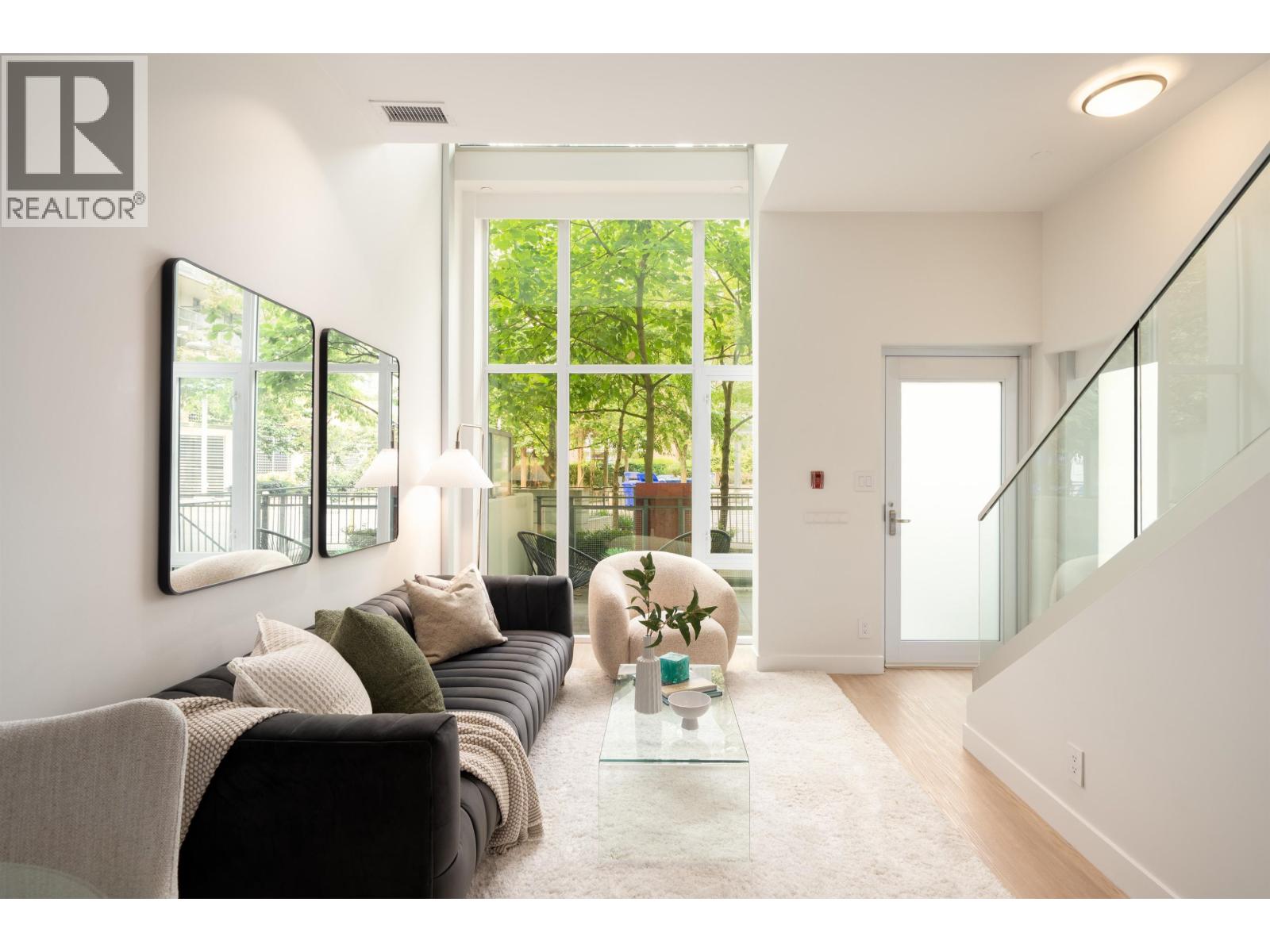149 E 1st Avenue, Vancouver, British Columbia V6A 0E8 - Photo 4 - R3153628