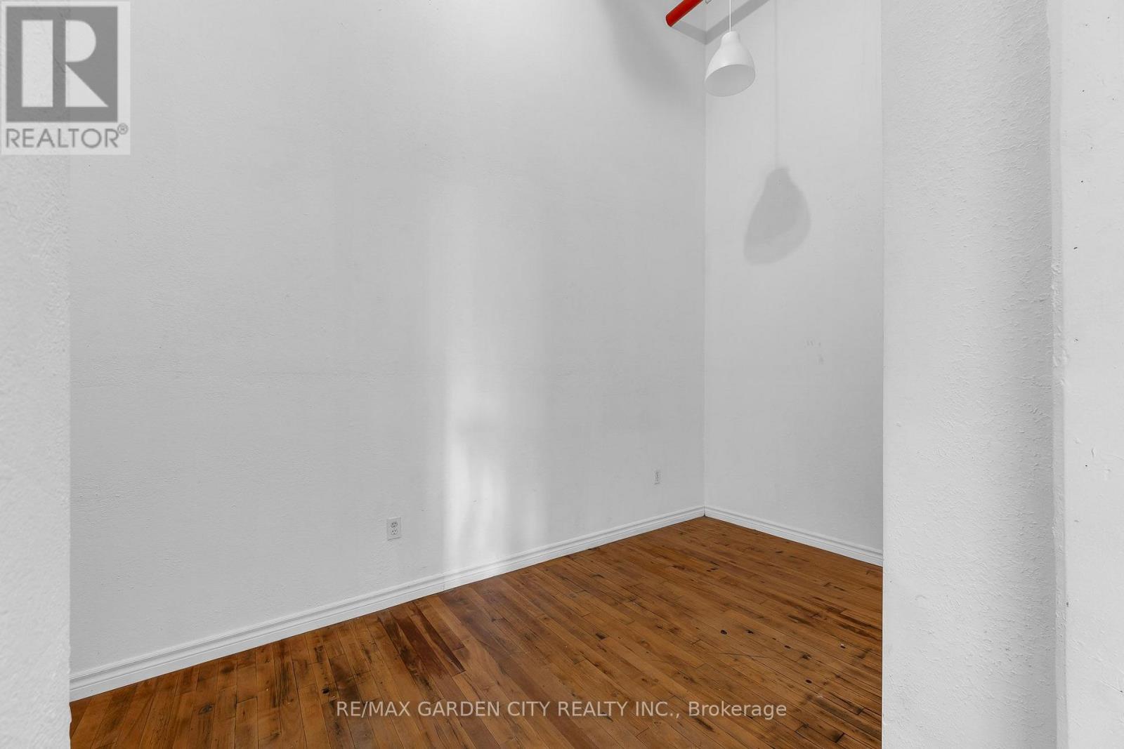 Loft - 468 Cumberland Avenue, Hamilton, Ontario  L8M 3M5 - Photo 5 - X13578206