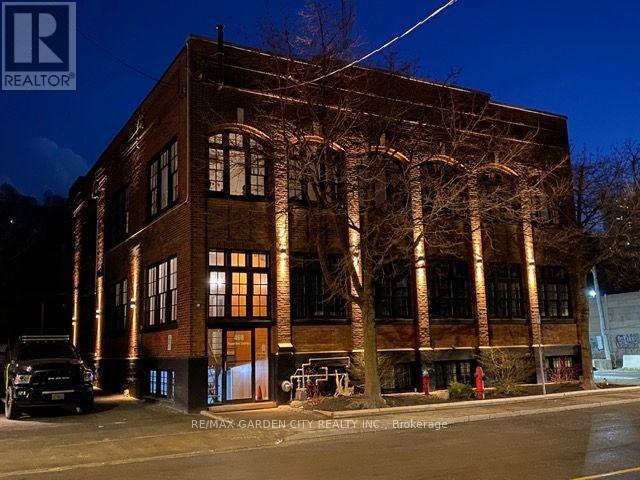 Loft - 468 Cumberland Avenue, Hamilton, Ontario  L8M 3M5 - Photo 2 - X13578206