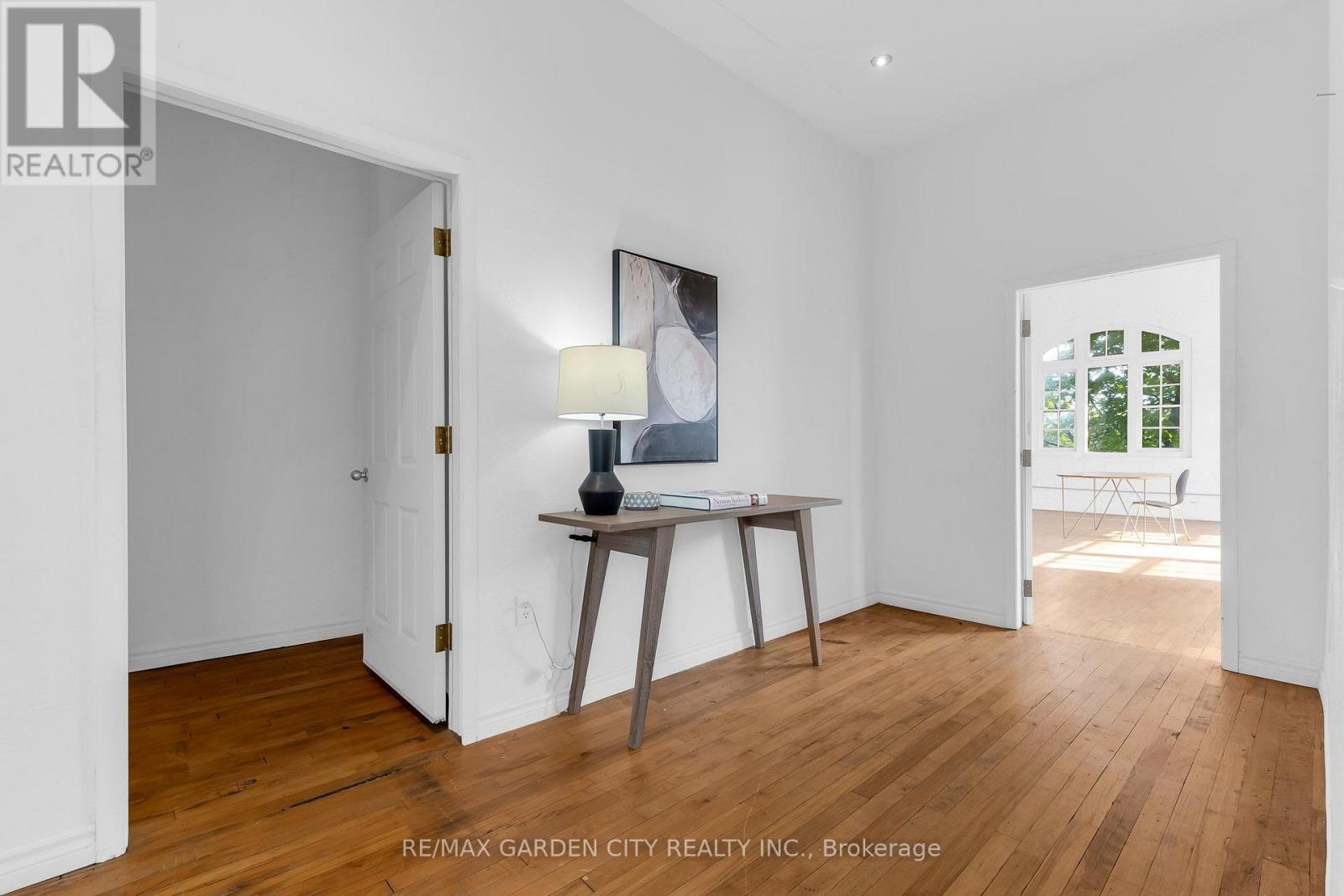 Loft - 468 Cumberland Avenue, Hamilton, Ontario  L8M 3M5 - Photo 3 - X13578206