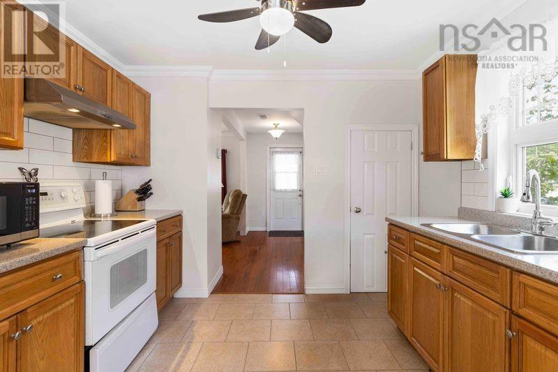 57 St Phillips Street, Bridgewater, Nova Scotia  B4V 1W4 - Photo 4 - 202612075