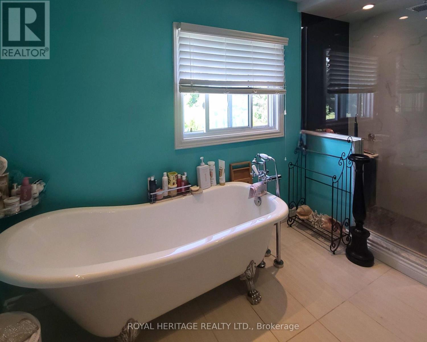 1221 Fieldstone Circle, Pickering, Ontario  L1X 1B9 - Photo 21 - E13648282