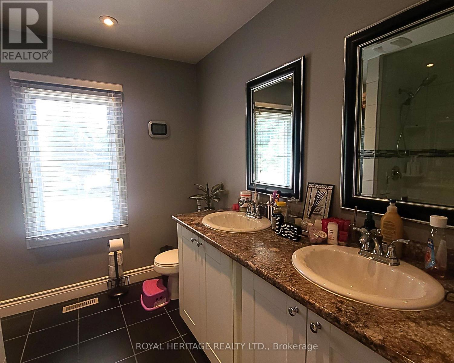 1221 Fieldstone Circle, Pickering, Ontario  L1X 1B9 - Photo 25 - E13648282