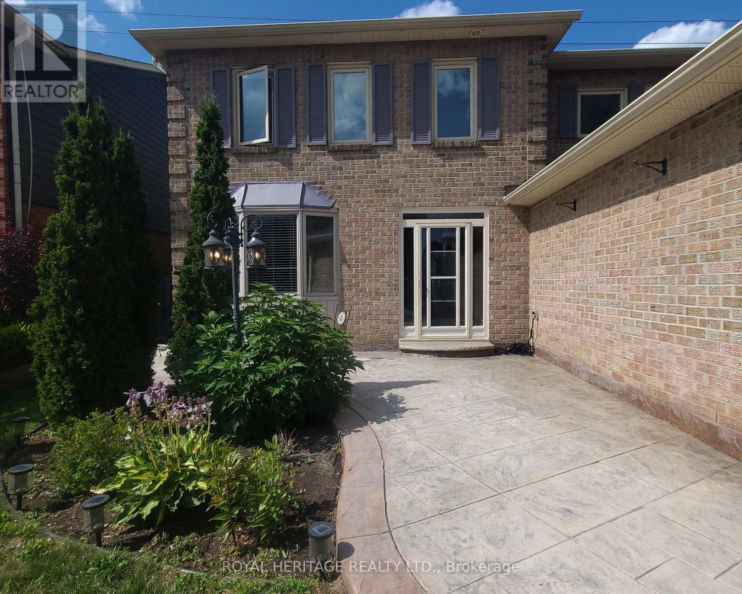 1221 Fieldstone Circle, Pickering, Ontario  L1X 1B9 - Photo 3 - E13648282