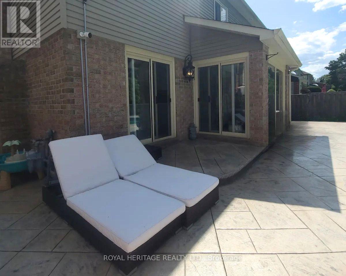 1221 Fieldstone Circle, Pickering, Ontario  L1X 1B9 - Photo 34 - E13648282